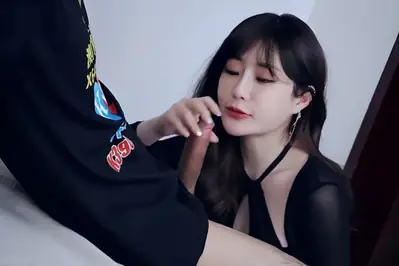 Bokep Cina Kakak Ipar Horny Nyepong Kontol Adik Ipar Ganas