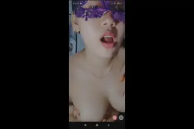 Live Show Nana Cewek Seksi Digoyang Kontol Gede Sampe Bergetar